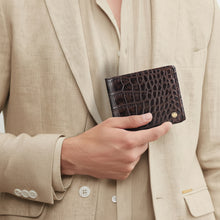 Load image into Gallery viewer, Ee 036-02 Brown Leather Bi-Fold Wallet