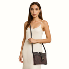 Load image into Gallery viewer, Ee Frieda W4 Marsala Leather Sling Wallet