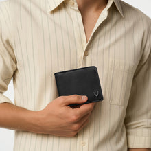 Load image into Gallery viewer, Ee Myw-02A Black Leather Bi-Fold Wallet