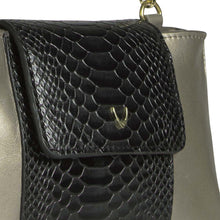 Load image into Gallery viewer, Ee Aquarius 01 Black Leather Shoulder Bag
