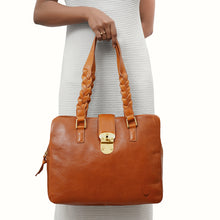 Load image into Gallery viewer, RESORT 02 SHOULDER BAG