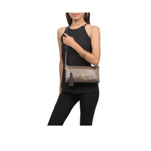 Load image into Gallery viewer, EE KUHULU 01 SLING BAG