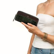 Load image into Gallery viewer, Ee Virgo W3  Green Leather Double Zip Around Wallet
