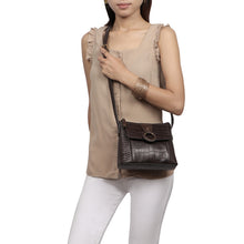 Load image into Gallery viewer, Medellin 04 Brown Leather Crossbody Bag
