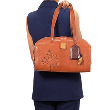 Load image into Gallery viewer, BLOOM  02 SHOULDER BAG
