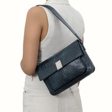 Load image into Gallery viewer, GATWICK 01  SHOULDER BAG
