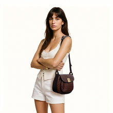 Load image into Gallery viewer, Gatwick-02 Brown Leather Crossbody
