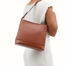 Load image into Gallery viewer, EE ARIES 01 SHOULDER BAG
