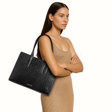Load image into Gallery viewer, Arlette 02 Black Leather Shoulder Bag

