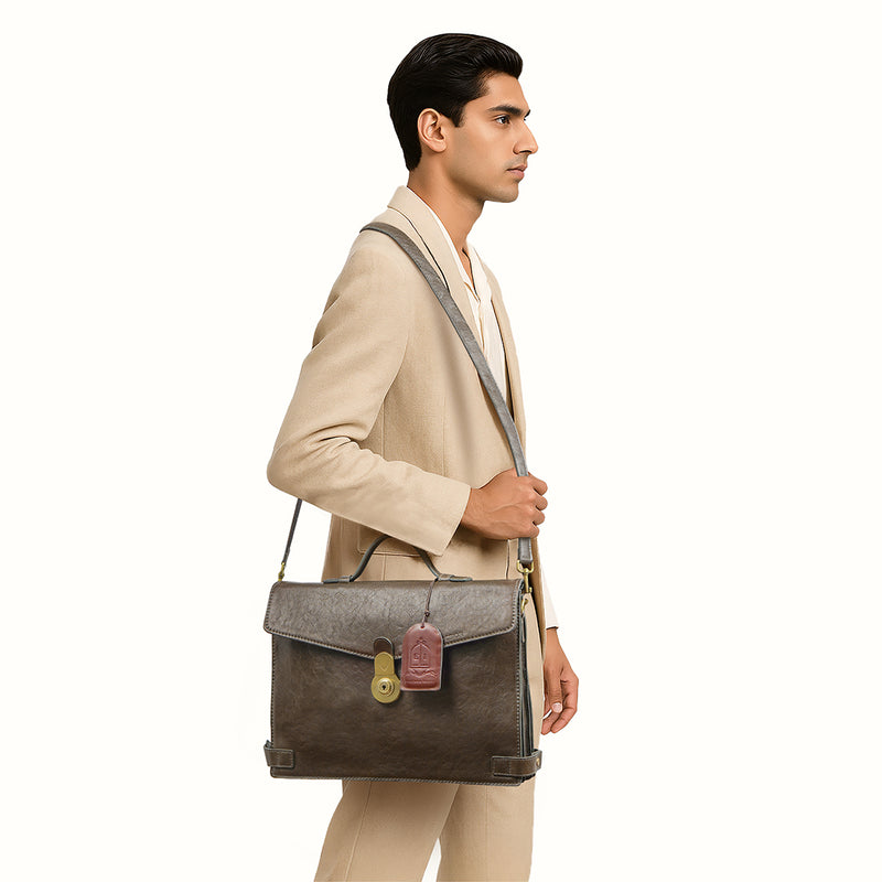 COUNT 01 MESSENGER BAG