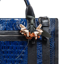Load image into Gallery viewer, Cyra 01 Leather Flower Charm

