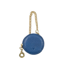 Load image into Gallery viewer, Cyra 02 Leather Earpod Pouch Charm
