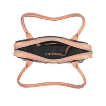 Load image into Gallery viewer, EE KENDALL-M SHOULDER BAG
