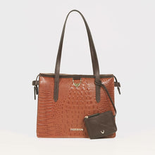 Load and play video in Gallery viewer, SABRINA 01 SHOULDER BAG
