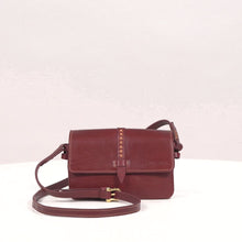 Load and play video in Gallery viewer, LOWELL 01 SLING BAG
