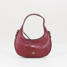 Load and play video in Gallery viewer, ROSARIO 02 CROSSBODY
