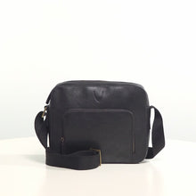 Load and play video in Gallery viewer, BARCELONA 01 CROSSBODY
