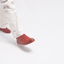 Load and play video in Gallery viewer, BELMOND  SNEAKER
