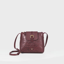 Load and play video in Gallery viewer, Ee Lyra Red Leather Sling Bag
