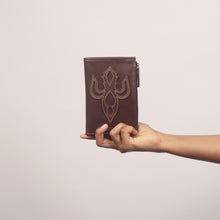 Load and play video in Gallery viewer, PEYOTE W1 PASSPORT HOLDER
