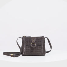 Load and play video in Gallery viewer, Medellin 04 Brown Leather Crossbody Bag
