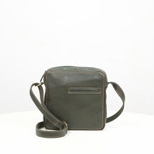 Load and play video in Gallery viewer, RAMBLER 01 CROSSBODY
