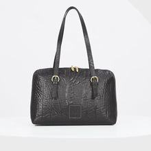 Load and play video in Gallery viewer, Pont Neuf 01 Black Leather Shoulder Bag

