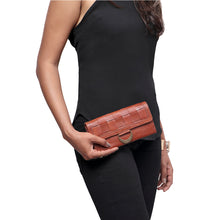 Load image into Gallery viewer, BUFFY W2 CLUTCH - Hidesign
