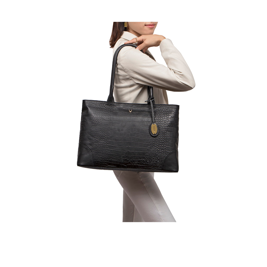Hidesign Ee Berlin 01 Black Women Handbag: Buy Hidesign Ee Berlin