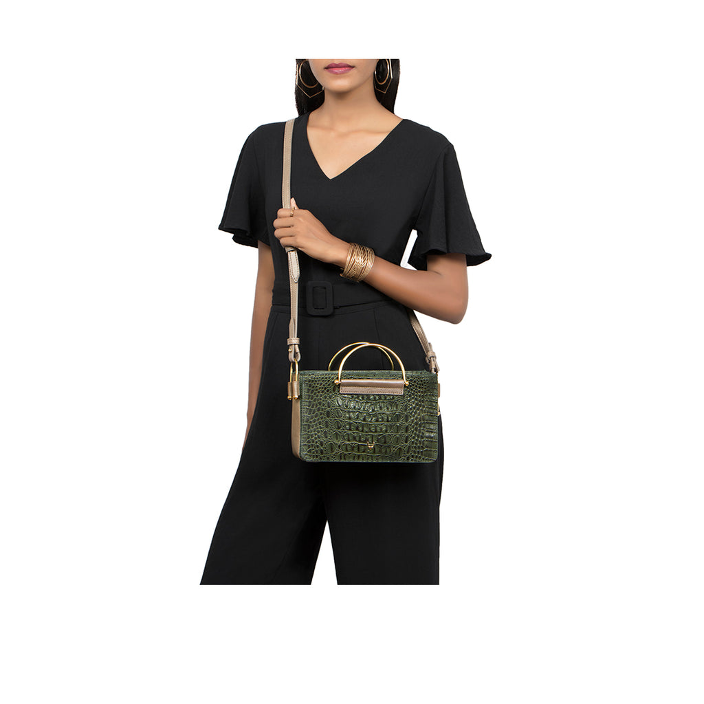 Isle Locada by Hidesign Women's Sling bag (Emerald) 