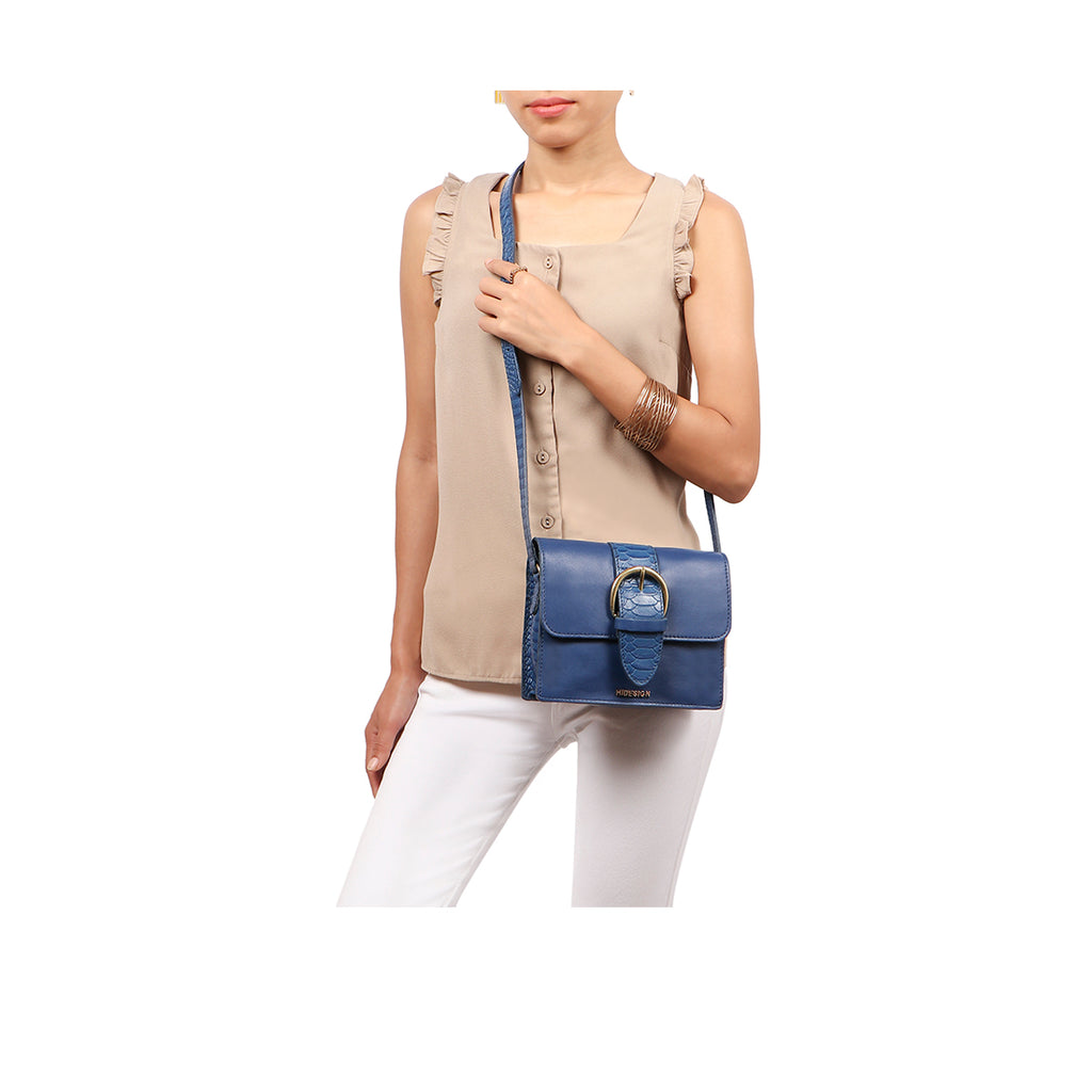 GWEN 02 SLING BAG